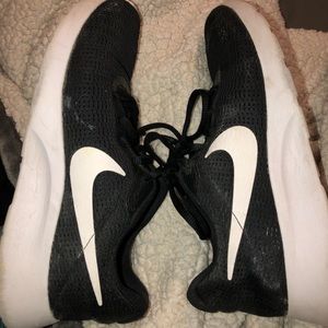 black and white nike shoes